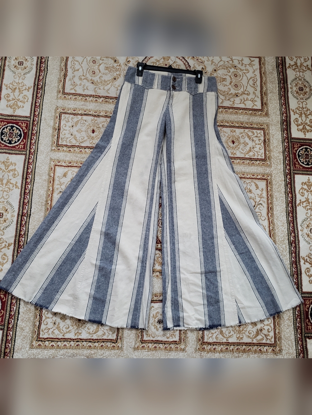 Free People Linen Blend  Blue and Cream Striped Wide Leg Pants. Sz.8 NWOT